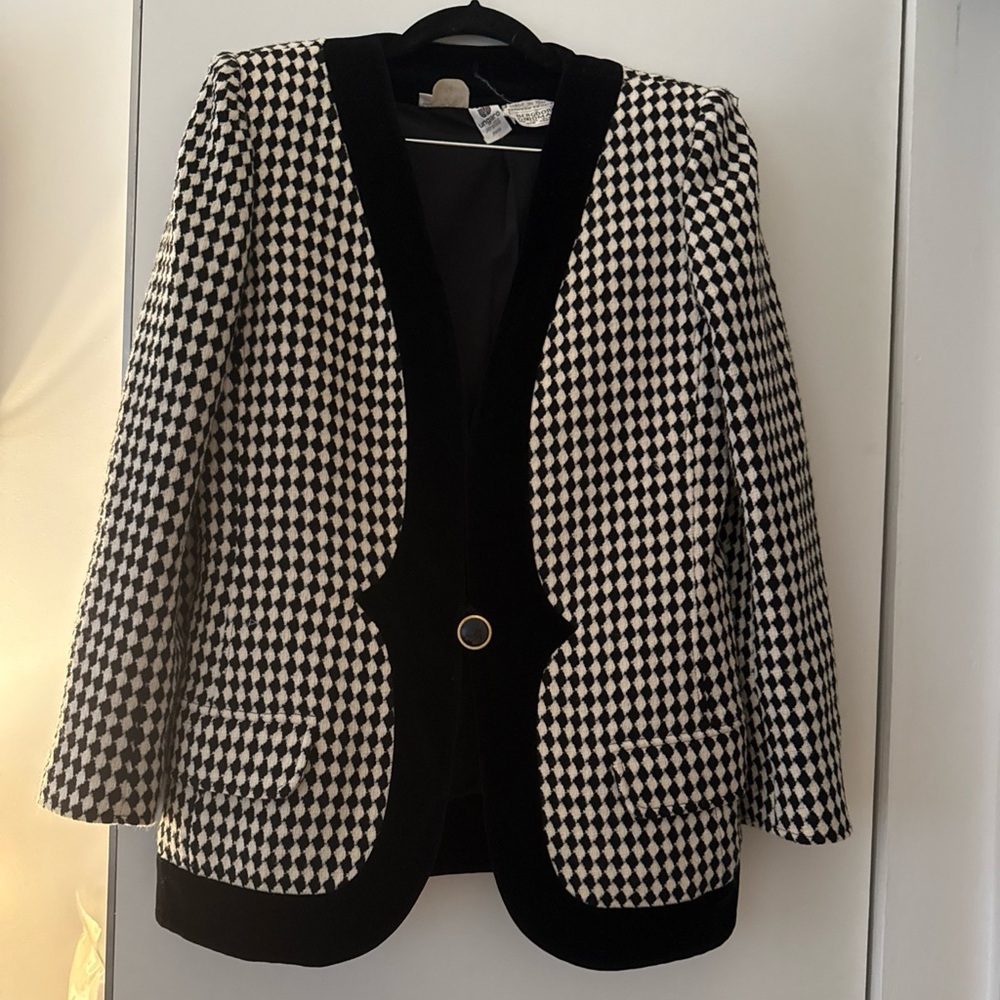 Ungaro Paris wool and velvet harlequin houndstooth jacket
Made in Italy 
Size 12